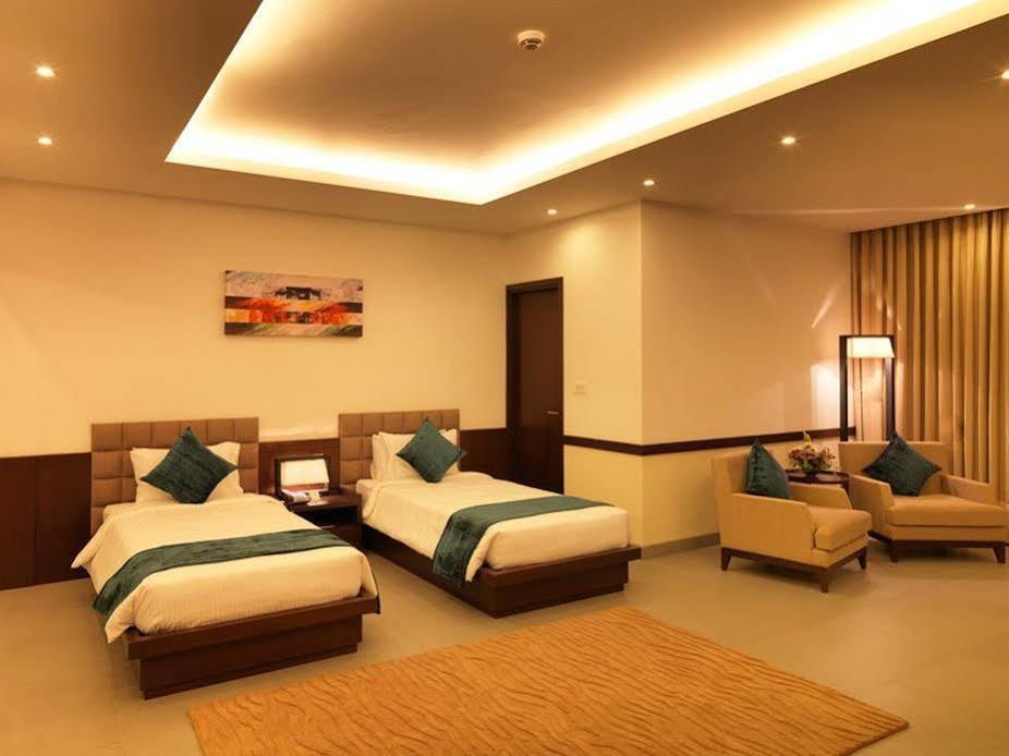 העיר בנגלור 24 Tech Hotel מראה חיצוני תמונה